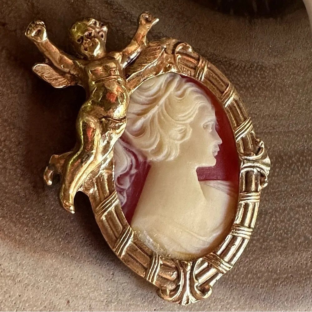 Vintage Estate Signed Raffine Victorian Carved Cameo Brooch Pin Gold With Angel